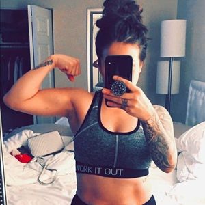 Meet your Posher, Abril